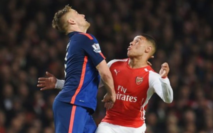 Люк Шоу с травма по време на мача с Арсенал