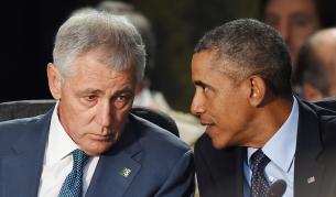 Чък Хейгъл (вляво) и Барак Обама