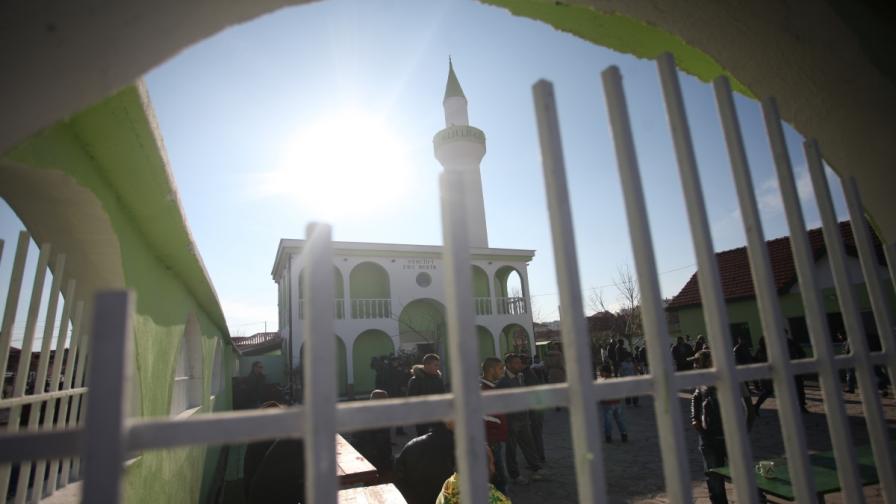 Обвинените в радикален ислям в Пазарджик остават в ареста
