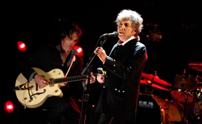 Обвиниха Боб Дилън в сексуално насилие над непълнолетна