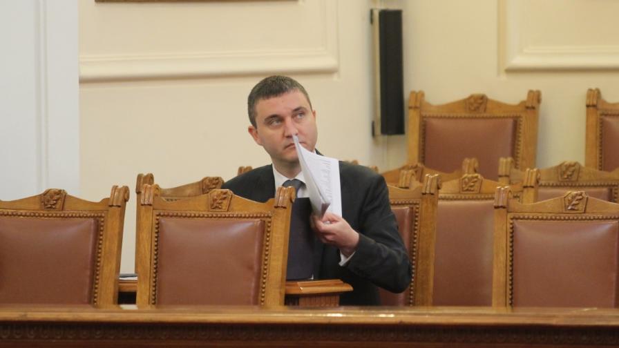 Горанов: Бюджетът не е заплашен от евтиния петрол