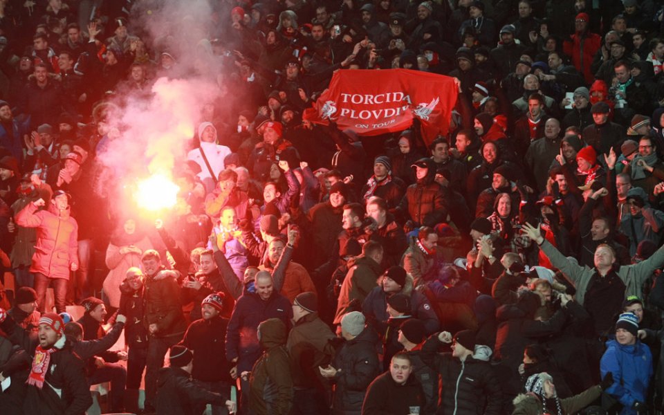Българските фенове на Ливърпул впечатлиха Англия