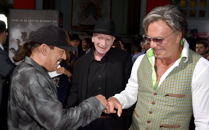 ВИДЕО: 62-годишният Мики Рурк готов да излезе на ринга