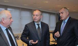 Лидерът на ПЕС Сергей Станишев, премиерът Бойко Борисов и лидерът на ЕНП Жозеф Дол