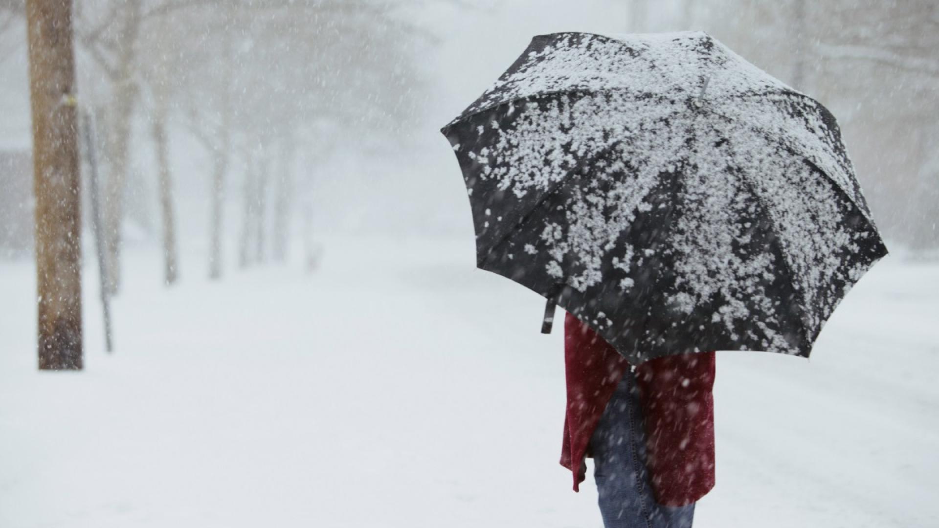 Студеното време продължава а НИМХ издаде оранжев код за обилни