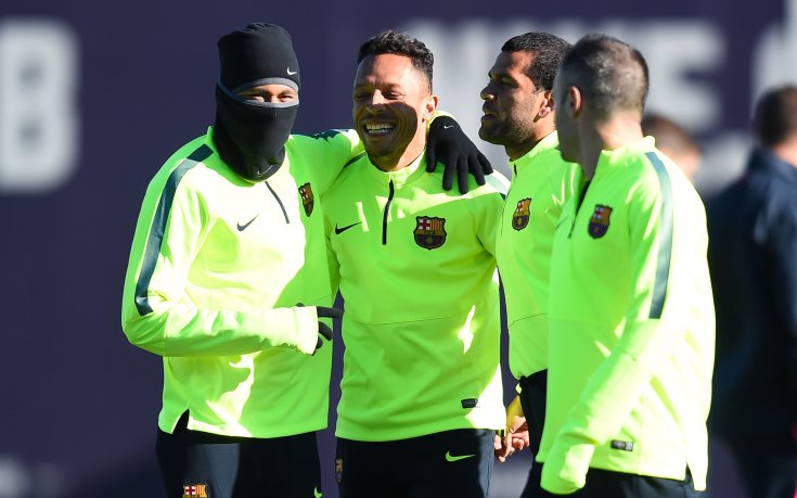 Адриано сменя Алвеш срещу ПСЖ