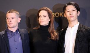 Анджелина Джолис актьорите Джак О"Конъл и Мияви на премиерата на "Несломен" в Германия