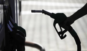 Малките бензиностанции може да сложат всичко в горивото
