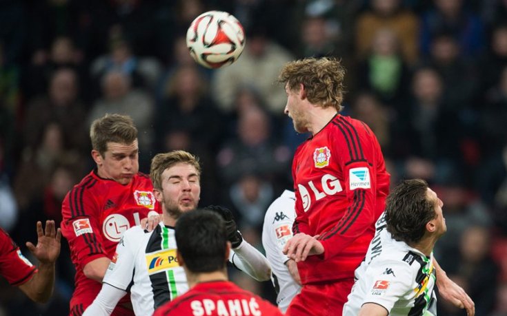 Леверкузен и Мьонхенгладбах услужиха на Волфсбург с хикс