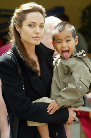Американската актриса Анджелина Джоли и синът й Мадокс, Лондон, юли 2005 г.
