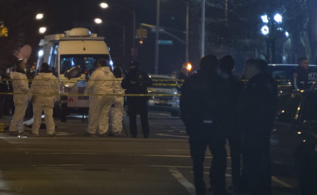 Въоръжен простреля двама полицаи в Ню Йорк и се самоуби