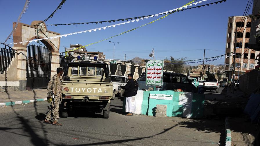 Самоубийствен атентат в Йемен взе десетки жертви
