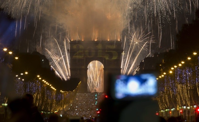 Триумфалната арка в Париж при посрещането на новата година