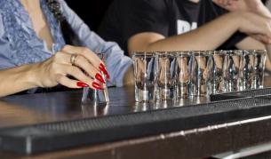 Румънски имигрант иска у дома, британките пиели много