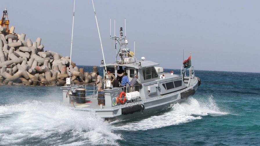 Военен кораб нападна гръцки танкер в Либия