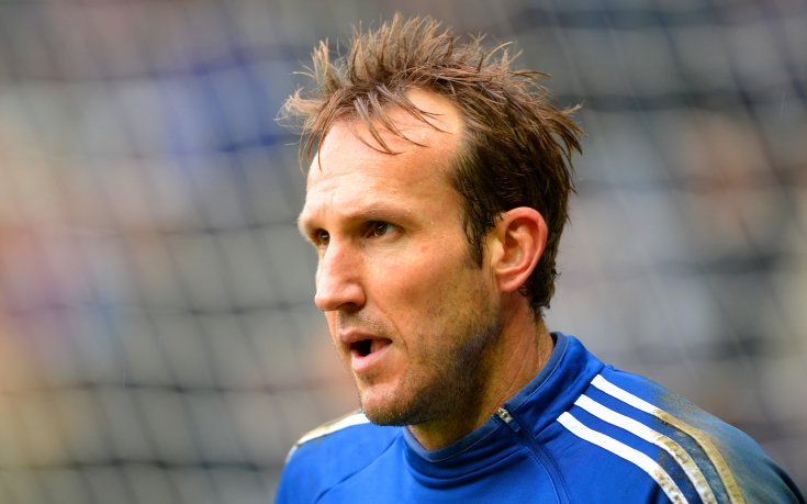 Марк Шварцер официално подписа с Лестър