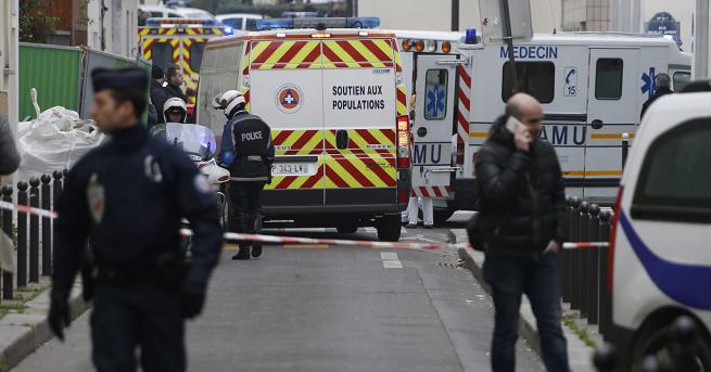 Френският президент Еманюел Макрон отдаде днес почит на скромни церемонии