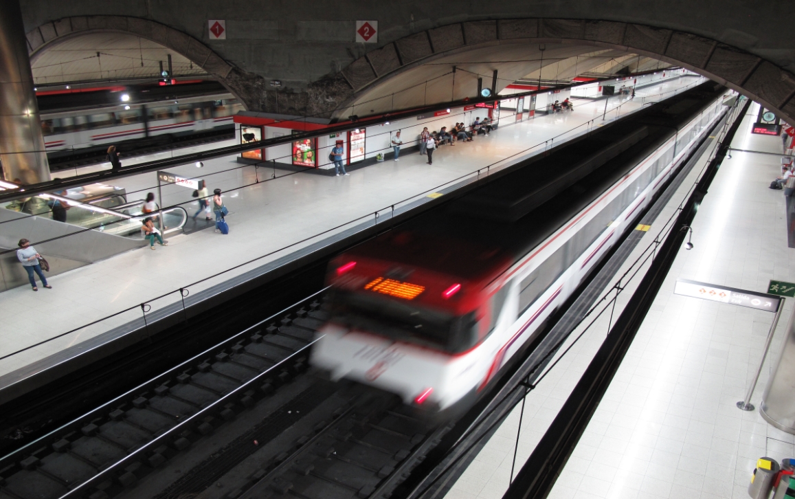 Подозрителен пакет евакуира част от метрото в Мадрид