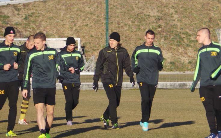 ВИДЕО: Ботев връзва петима основни играчи с нови договори