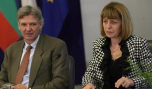 Посланикът на Швейцария в България Денис Кнобел и кметът на София Йорданка Фандъкова на днешната пресконференция