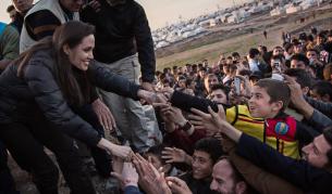 Джоли посети жертви на "Ислямска държава" в Ирак