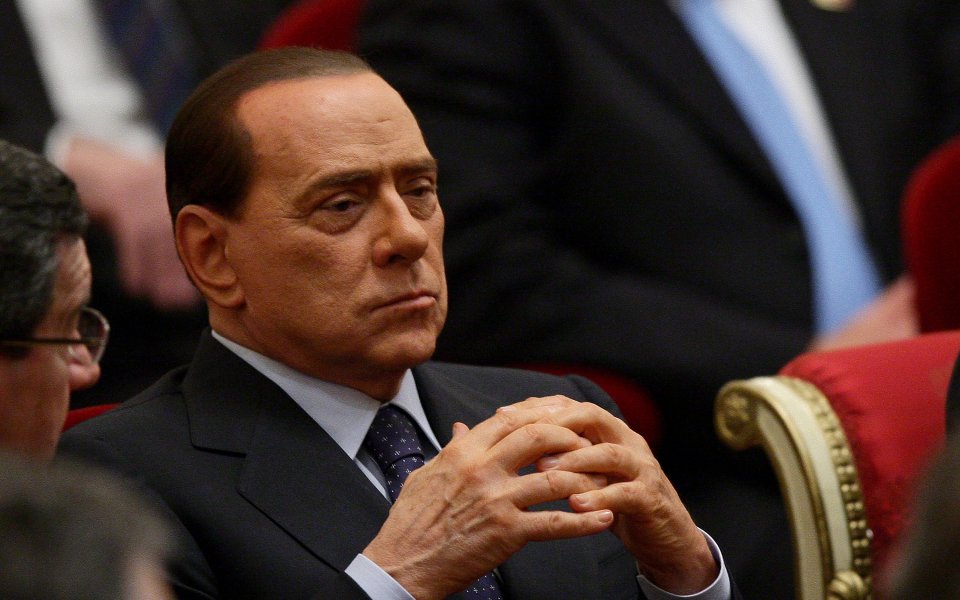 Берлускони продължава преговорите за Милан с двама инвеститори