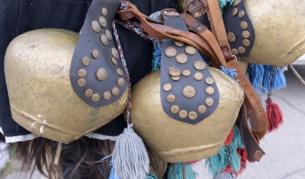 Старецът и маската