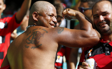 Запалянковци на Фламенго проникнаха в съблекалнята на съперника и биха вратаря