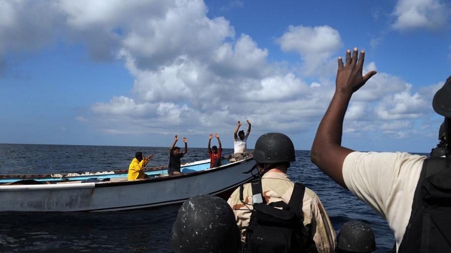 Пирати нападнаха танкер край Нигерия, взеха заложници