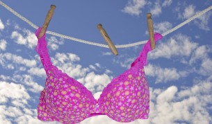 Защо сутиенът трябва да се изпере след две обличания