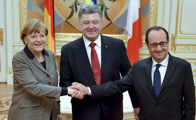 Мирният план на Меркел и Оланд предвижда децентрализация на Донбас