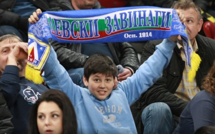 Левски получава два сектора и половина на “Лазур“
