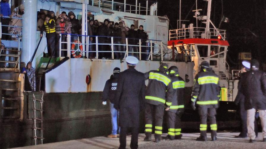 Италианските власти спасиха над 2000 души край Лампедуза