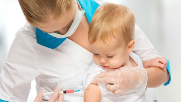 ваксина дете инжекция