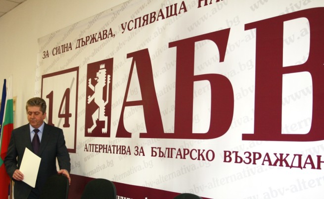 Румен Петков обяви, че ще се бори за оставане на Първанов