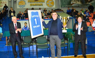 Черно море показа купата пред варненските фенове