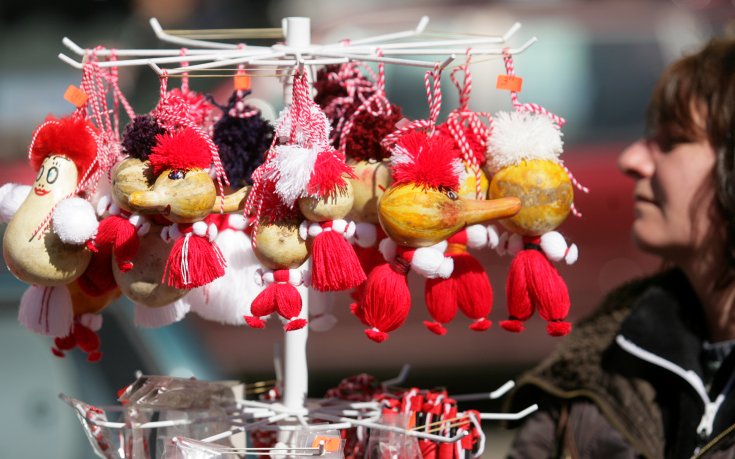 Раздават 210 безплатни мартеници преди мача Етър - Миньор