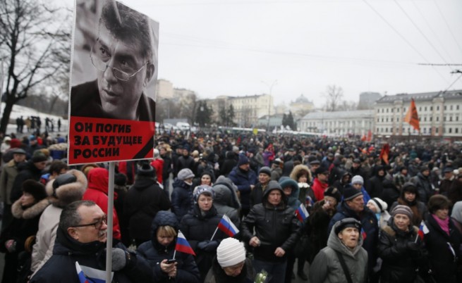 Десетки хиляди на шествието в памет на Немцов в Москва