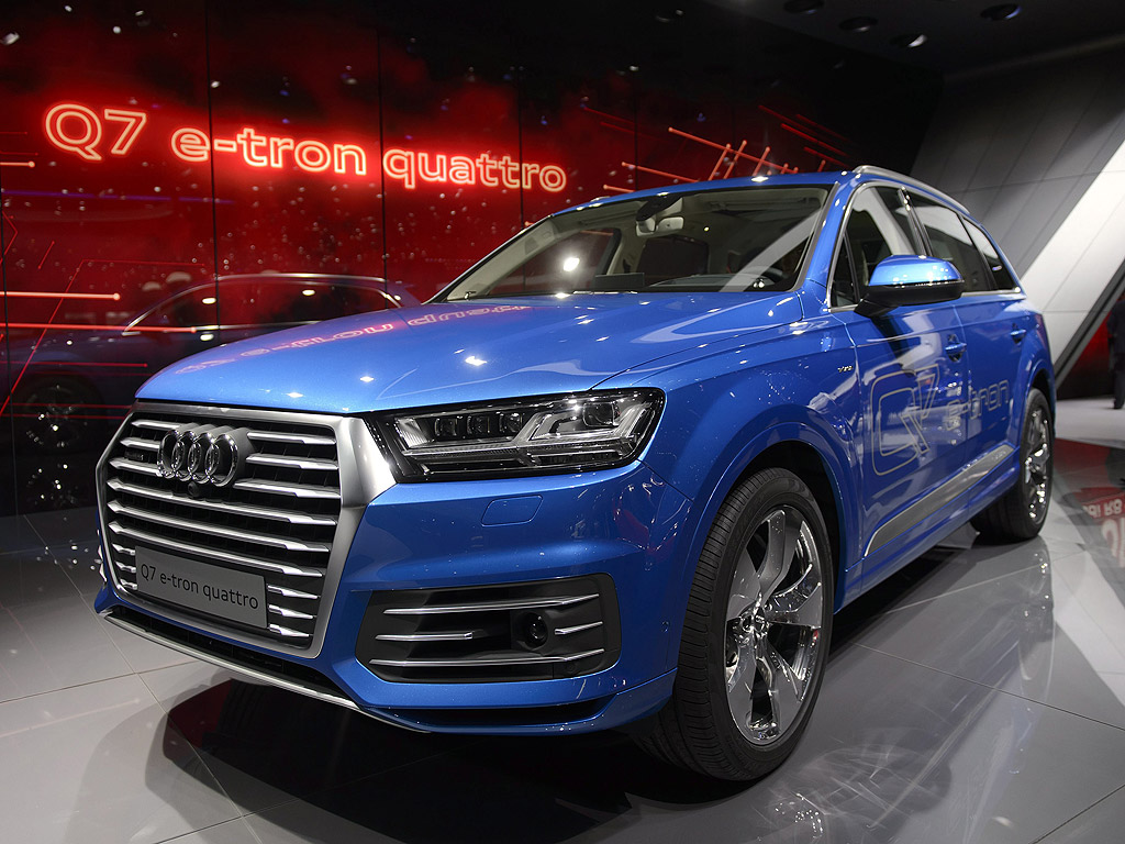 Audi  Q7 e-tron