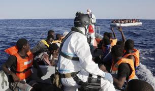 Спасиха около 430 имигранти в Средиземно море