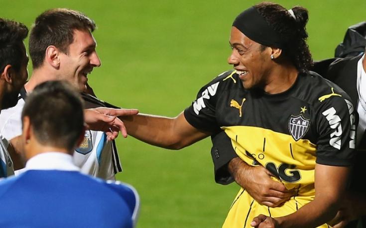 Без Кристиано, но с Меси в идеалните 11 на Роналдиньо