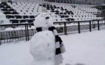 СНИМКА: Снежен талисман за Локо Пд