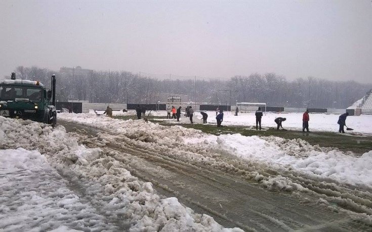 Ръководството на Локо Пловдив помоли феновете да почистят терена