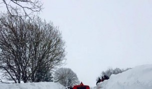Роторни снегорини пробиват път в Родопите