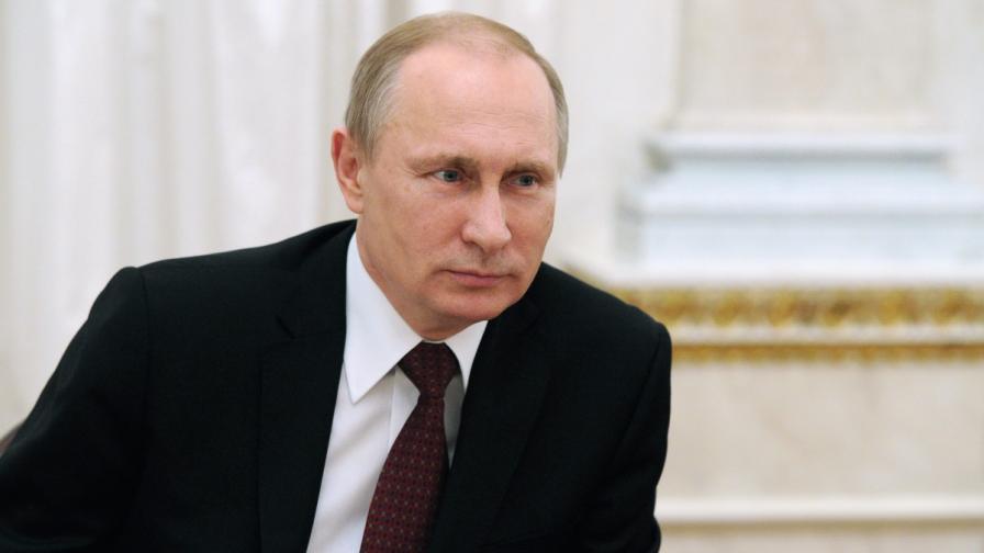 От Кремъл уверяват: Путин е здрав, може да ви счупи ръката при здрависване
