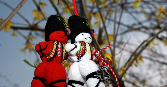 Мартениците са символ на здраве дълголетие и плодородие На Баба Марта българите от различни