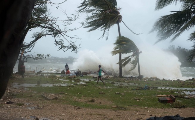 Буря от пета степен опустоши малката островна държава Вануату