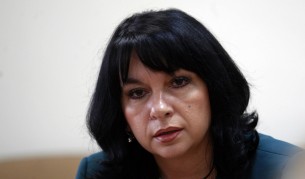 Министър Петкова не знае кой купува ЧЕЗ, може да са индийци