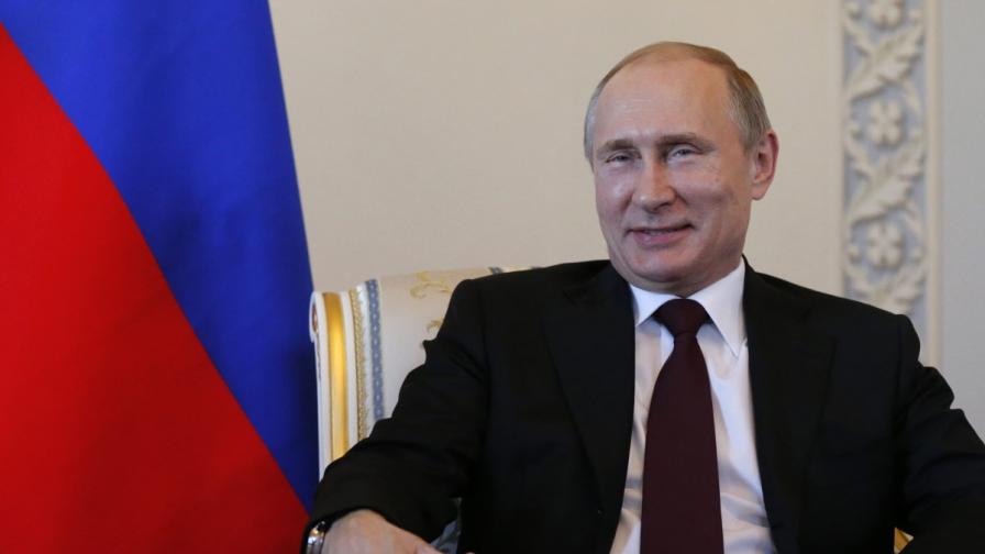 Владимир Путин се появи публично за пръв път от 10 дни насам