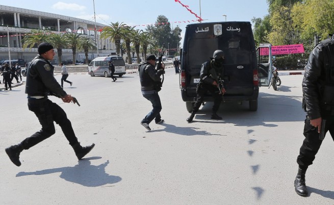 Въоръжени мъже убиха 19 души в музей в Тунис